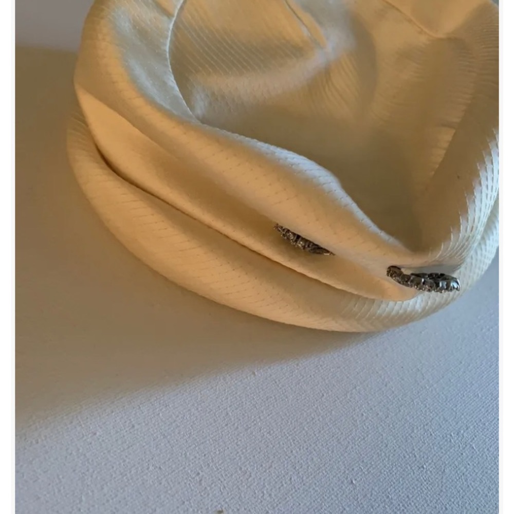 Betmer 50s G Fox Co white silk (?) ladies hat. Rhinestone pin.